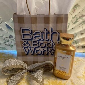 Bath & Body Works - Daily Nourishing Body Lotion “gingham GLOW” 🧡💛